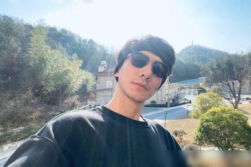 迷惑行为！张亮为前妻庆生是怎么回事？顶完热搜要复婚了？