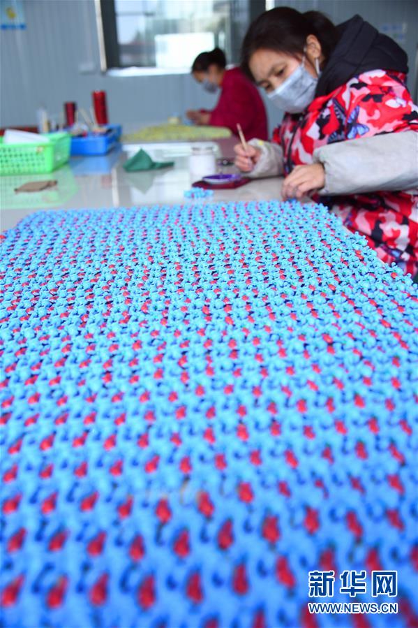 湖北恩施：“扶贫工厂”复工就业忙