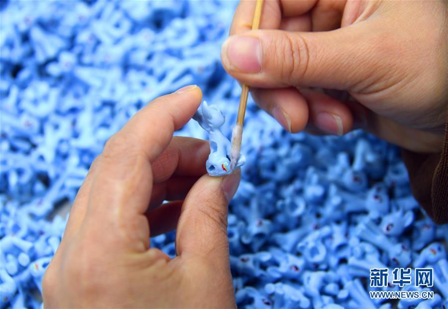 湖北恩施：“扶贫工厂”复工就业忙