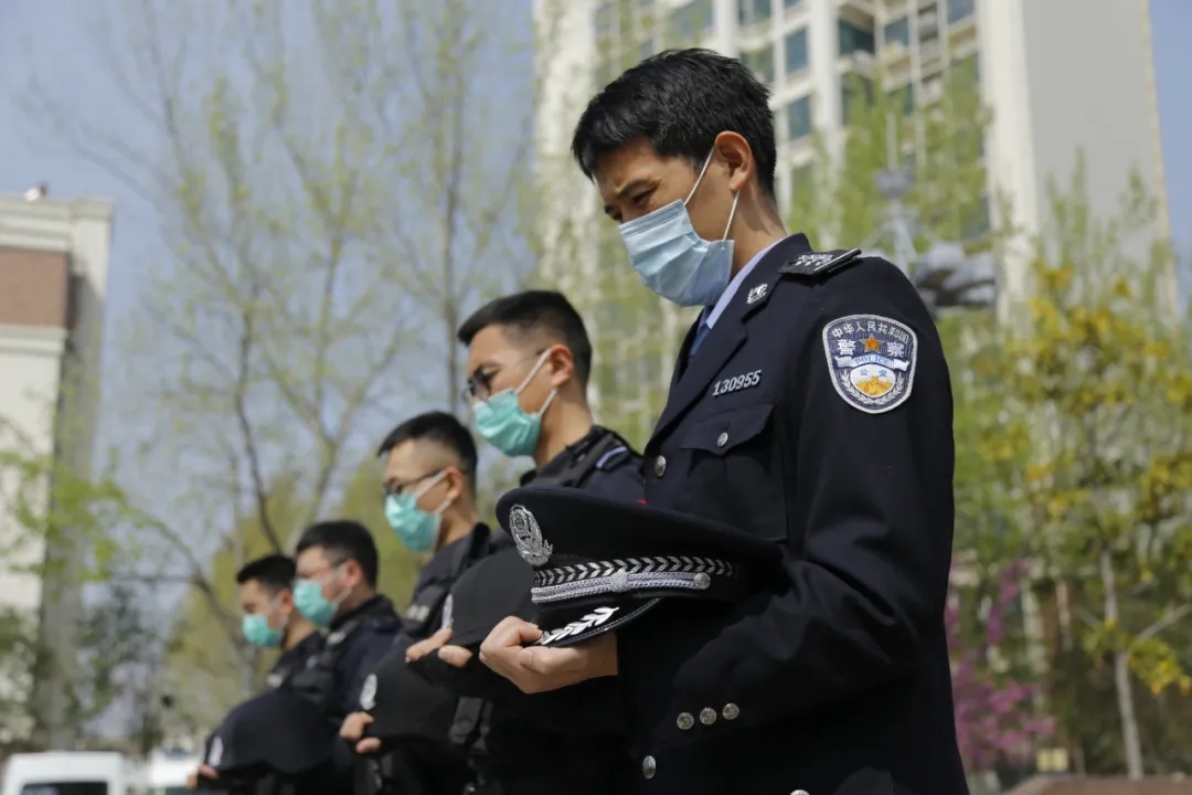 这是10点的山东,这三分钟,让我们再一次想念你们