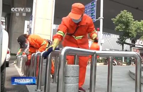 武汉2万多环卫人员全市大扫除 公共区域进行全面喷洒消杀