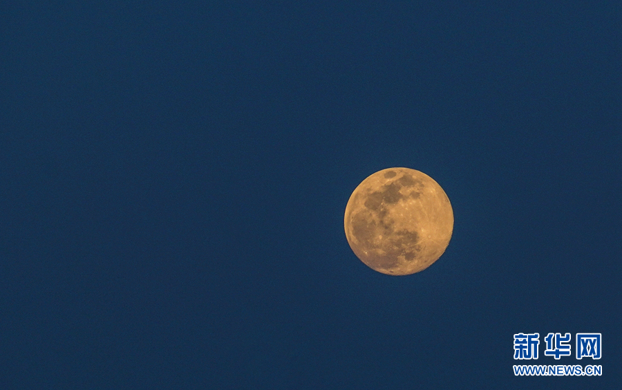 守得云开见月明 “超级月亮”现身夜空！