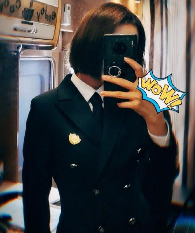 又酷又飒！佟丽娅晒机长制服照被自己酷到大喊wow