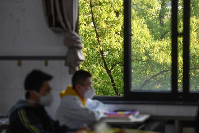 杭州初三高三开学 众学子迎来开学第一课