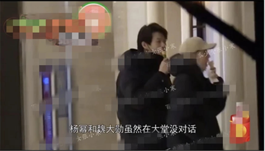 坐等官宣！杨幂躲房车陪魏大勋拍戏 网友：太甜了，赶快官宣吧！