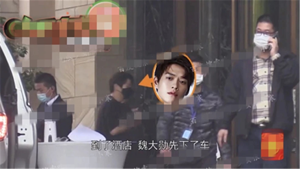 坐等官宣！杨幂躲房车陪魏大勋拍戏 网友：太甜了，赶快官宣吧！