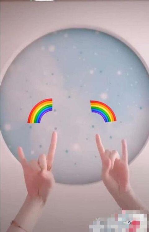 借机秀恩爱?李小璐PGone跳同款舞,这个时间点让人捉摸不透啊