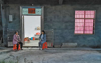 19个电话 解了心结（干部状态新观察·提升贫困治理能力）