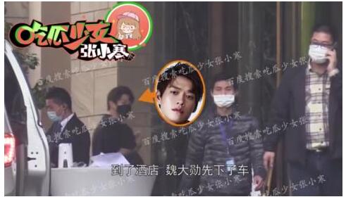 甜炸了!杨幂躲房车陪魏大勋拍戏 粉丝：坐等官宣！