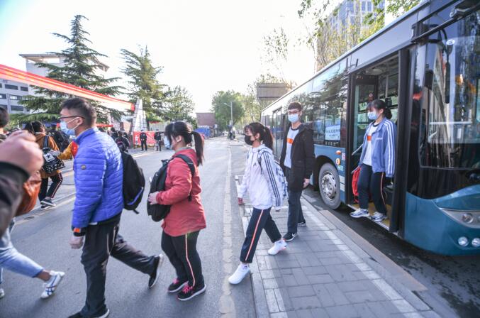 济南：开学定制公交上路  从小区到校门一站直达