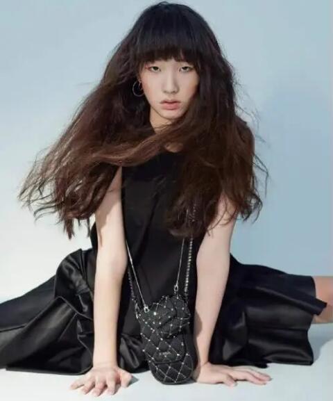 巨星风范儿！小S大女儿拍广告大片 14岁身材高挑气场超强大