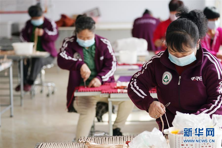 习近平总书记关切事｜让贫困劳动力端稳就业的“饭碗”——各地就业扶贫不松劲巩固脱贫成果