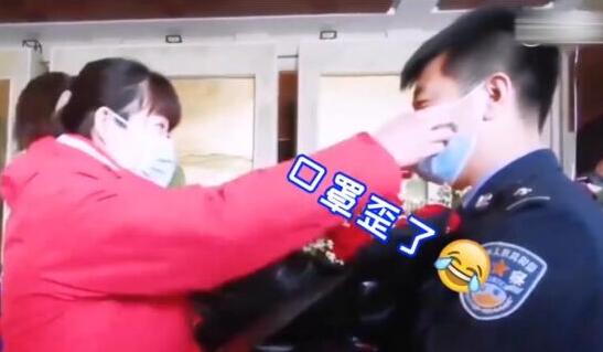 职业病！求婚口罩戴歪被护士女友打断 大型翻车现场搞笑又浪漫