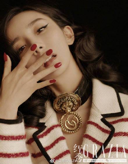 大片来了！杨幂红秀封面曝光时尚大气 被赞美丽盛放