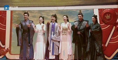 不愧是“李避嫌”李沁挽张若昀现场图曝光 这个动作太圈粉了