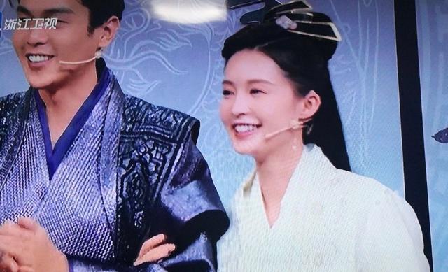 不愧是“李避嫌”李沁挽张若昀现场图曝光 这个动作太圈粉了