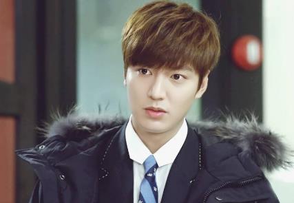 李敏镐骑白马是怎么回事？《永远的君主》开启烧脑模式