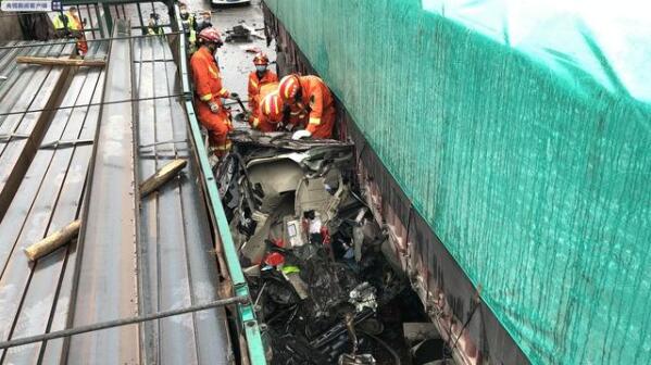 现场画面惨烈！京昆高速陕西段7车相撞，造成4人死亡1人受伤