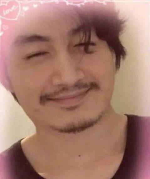 这是谁？脱粉了！陈晓晒自拍遭吐槽 这下和姑姑般配了