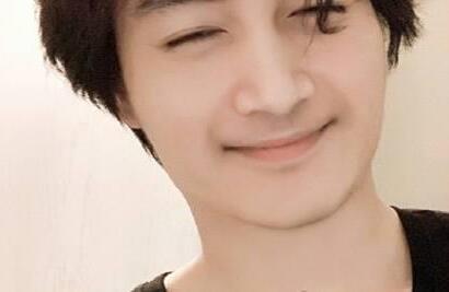 这是谁？脱粉了！陈晓晒自拍遭吐槽 这下和姑姑般配了