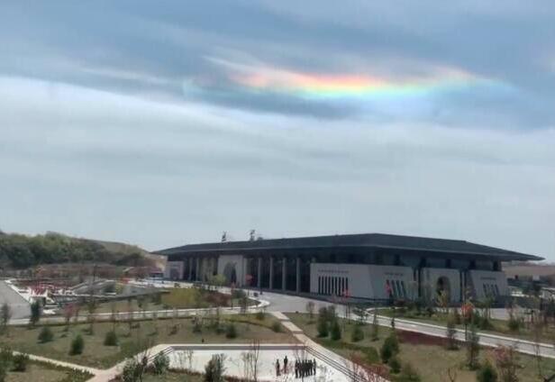 美轮美奂！延安七彩祥云 单身网友调侃：意中人驾祥云来接我