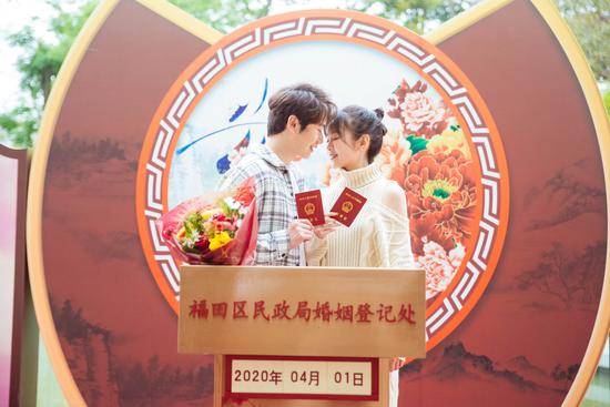 李嘉铭刘泳希领证 剧中情侣修炼成真 俩人演过什么剧?
