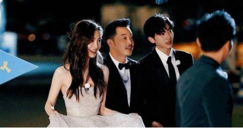 蔡徐坤郭麒麟搭肩是怎么回事？蔡徐坤干了什么被赞男友力爆棚