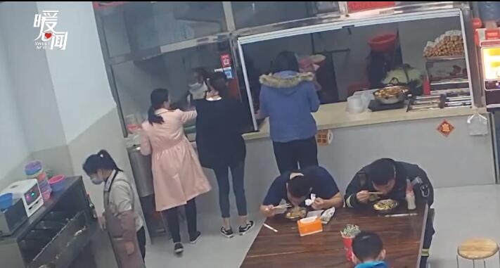 【暖新闻】市民悄悄为灭火归来的消防买单 监控记录最美身影！