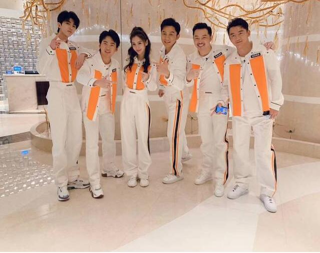 蔡徐坤郭麒麟搭肩怎么回事?什么情况?终于真相了,原来是这样!