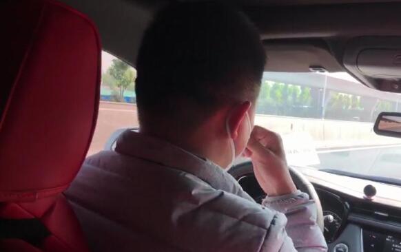 济南市民​10万定金买保时捷4个月提不了车 经销商：疫情期间德国工厂停产，何时取车不定