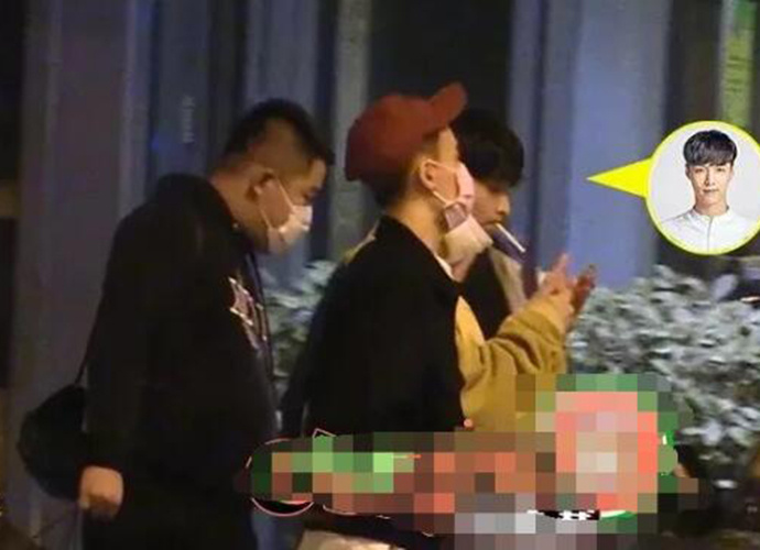 【吃瓜围观】张艺兴户外吸烟怎么回事？张艺兴吸烟图片曝光