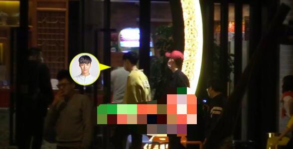 张艺兴户外吸烟是怎么回事?什么情况?终于真相了,原来是这样！ 