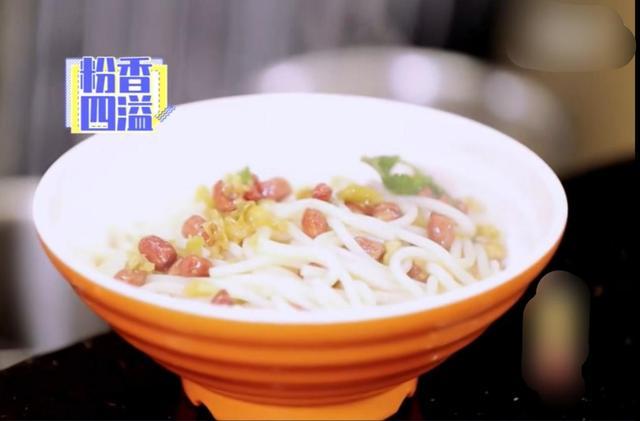 狂吸粉！王一博为抗疫护士做卤粉兑现承诺 打卡路线曝光惊喜连连