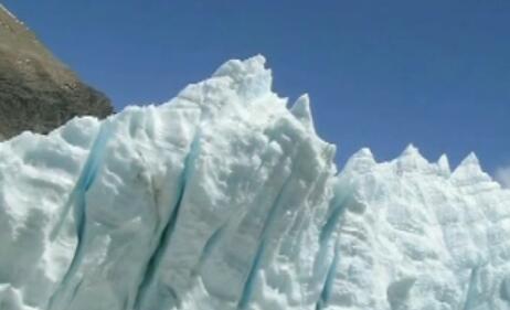 壮观的珠峰冰川被拍下 壮观美丽的绒布冰川美得摄人心魄