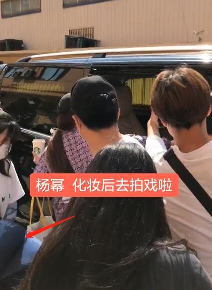 翻车了?杨幂黑脸扔伞是怎么回事?什么情况?终于真相了,原来是这样!