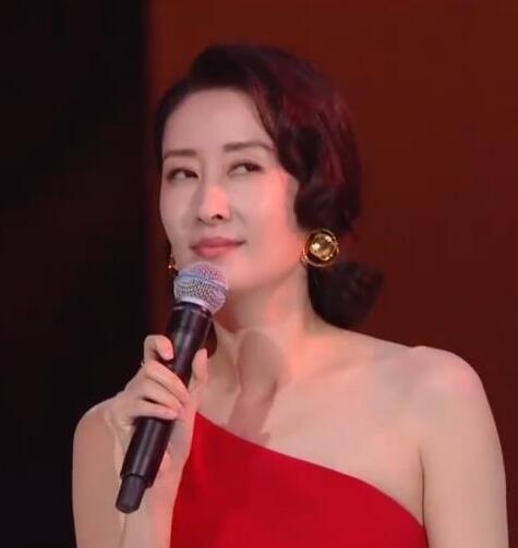 表情包存起来！刘敏涛回应表情失控：我真的没醉