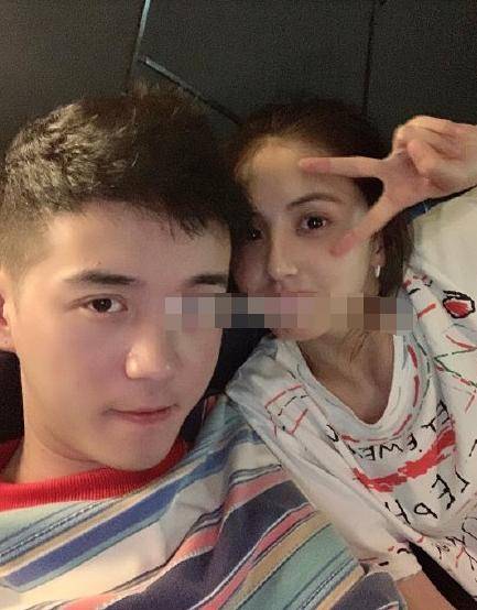 神仙颜值！王思聪与新女友甜仇甜蜜喂食 你粉她的颜吗