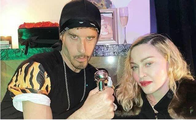 自我炒作?麦当娜曾感染新冠怎么回事?公然到派对上撒欢去了