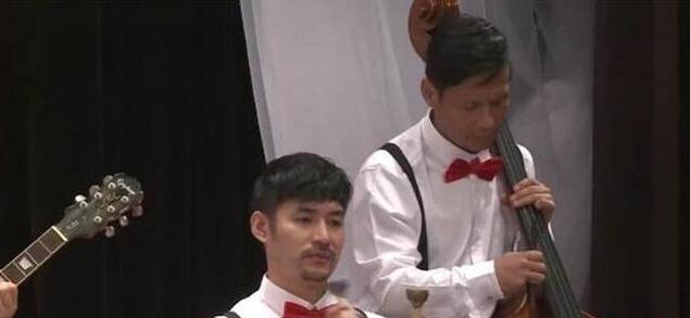 神仙阵容!赵本山携赵家班合体表演 62岁赵本山已是满头白发