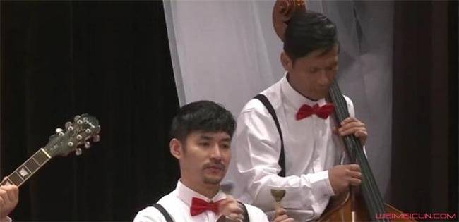 大场面!赵本山携赵家班合体表演 25位弟子有的惆怅有的喜笑颜开