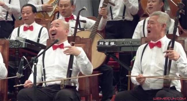 大场面!赵本山携赵家班合体表演 25位弟子有的惆怅有的喜笑颜开