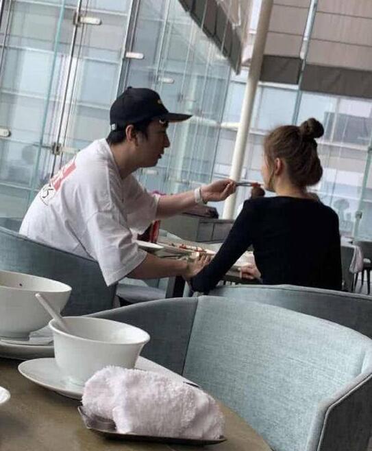 吃瓜!王思聪新女友甜仇？网友爆料甜仇是蛋蛋解说的前女友