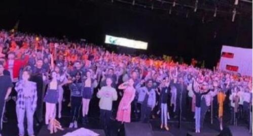 江苏卫视晚会观众都是假人 网友：找到刘敏涛表情失控源头了