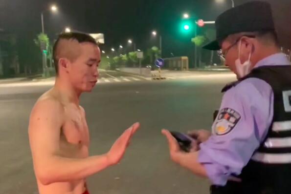 外卖小哥凌晨救落水女子 救一个人不只是一个人是救了一个家庭