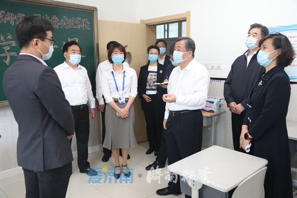 孙立成调研初中毕业年级开学准备工作时强调 全面细致做好准备工作 确保平稳安全有序开学