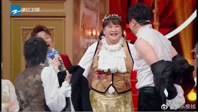 吃瓜震惊脸!沈腾西装里穿背心是怎么回事?什么情况?终于真相了,原来是这样!