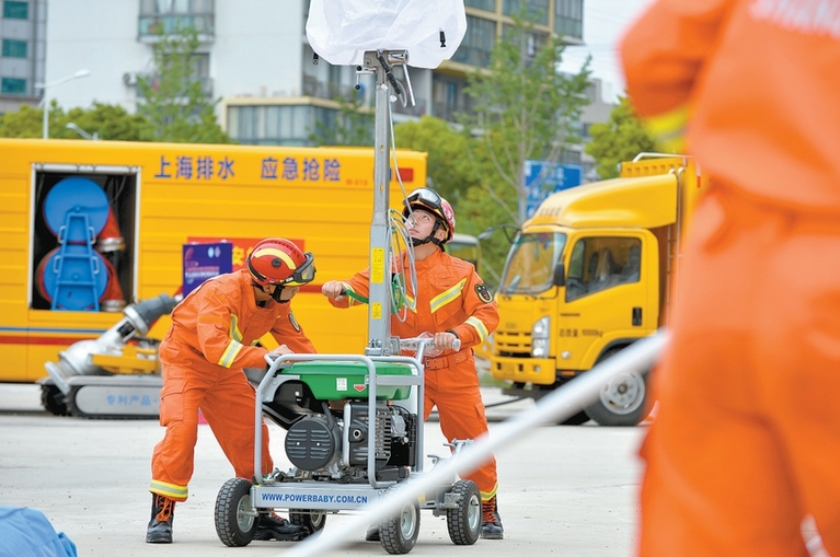 上海市防灾减灾宣传周启动暨应急救灾物资保障演练活动举行