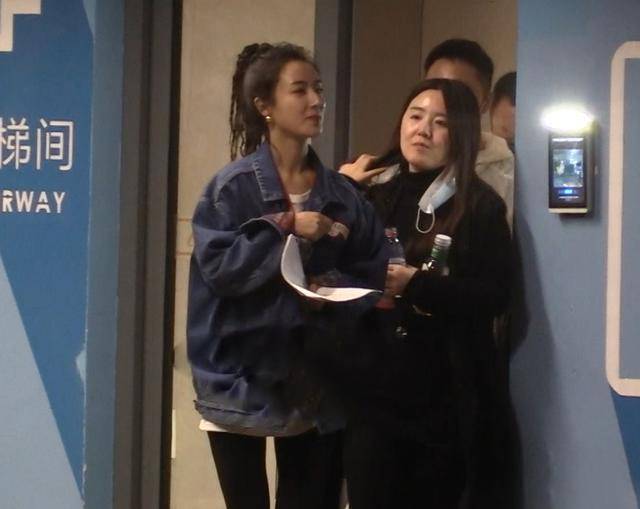 壕！薇娅千万级豪宅曝光 4小时成交2亿的主播获老公开610万豪车接送