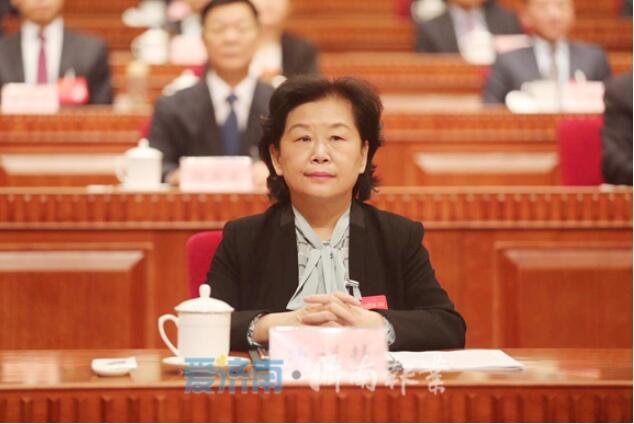 济南市十七届人大二次会议开幕 殷鲁谦主持开幕大会 孙述涛作政府工作报告 孙立成雷杰边祥慧在主席台就座