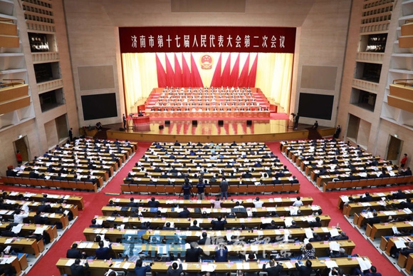 济南市十七届人大二次会议举行第二次全体会议